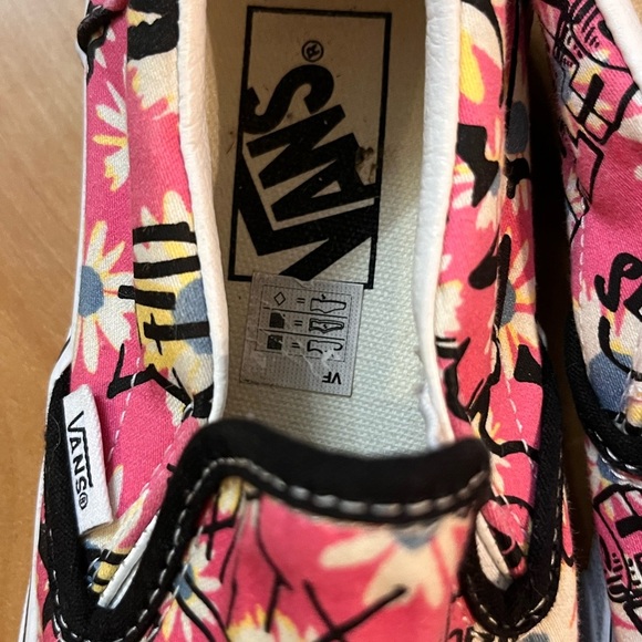 VANS W7/M5.5 classic slip ons in pink floral graffiti print - Picture 7 of 9